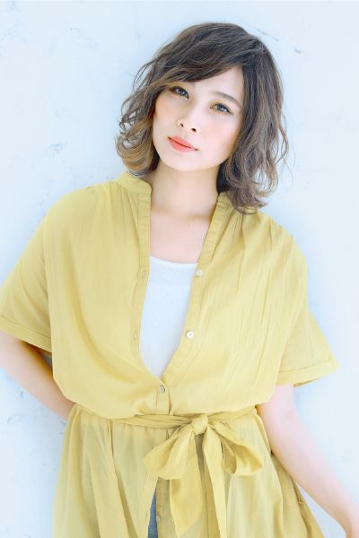 【河内花園】≪社会保険完備&月1回の日曜日定休あり≫営業内レッスンで基本19時台に退社可能!シーズン毎での撮影にも取り組み、トレンドを発信していきますよ!お客様とスタッフの距離も近い駅前の人気サロン。「abije(アビエ)」からアシスタント(美容師)の求人☆★☆
