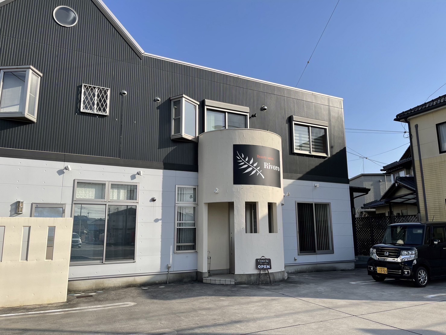 【JR守山】≪時短勤務可能≫≪ブランクありOK≫≪19時までに退勤可能≫≪土日休みの相談OK≫少人数制のプライベートサロンでお客様に合わせた丁寧な施術が人気！ライフスタイルに合わせた働き方でプライベートとの両立も実現可能！「Rivoro（リボロ）」からスタイリスト（美容師）の求人☆★☆