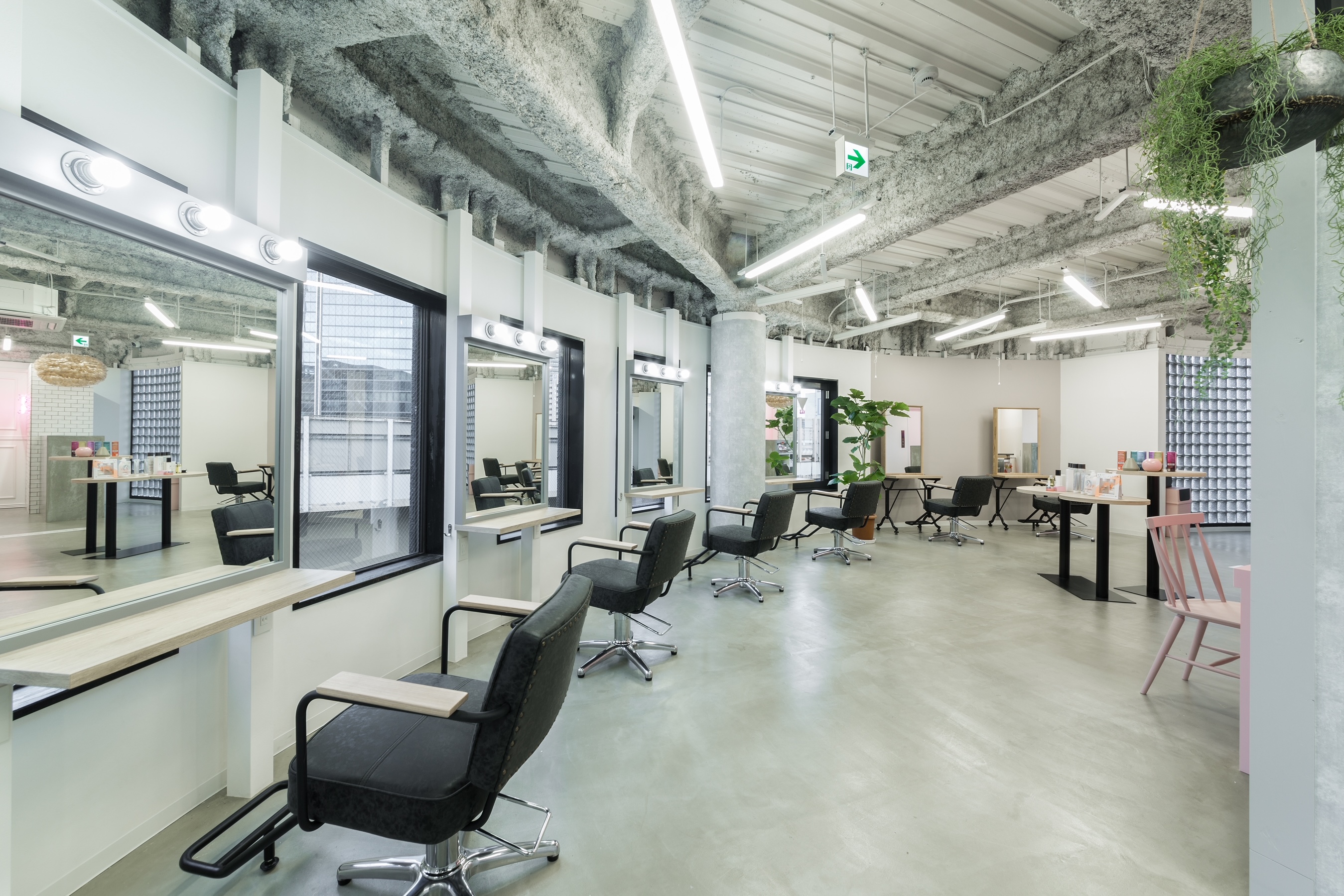 【梅田】≪平均客単価10000円前後≫≪完全週休二日制≫≪月給25万円≫≪社会保険完備≫表参道エリアでいきたいサロンNo.1に選ばれる人気サロンが関西へ出店！20代のトレンドに敏感な女性が多数来店！スタイリストのみのサロン！マンツーマンでの入客！「Garland umeda（ガーランドウメダ）」からスタイリスト（美容師）の求人☆★