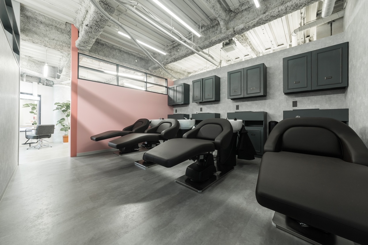 【梅田】≪平均客単価10000円前後≫≪完全週休二日制≫≪月給25万円≫≪社会保険完備≫表参道エリアでいきたいサロンNo.1に選ばれる人気サロンが関西へ出店！20代のトレンドに敏感な女性が多数来店！スタイリストのみのサロン！マンツーマンでの入客！「Garland umeda（ガーランドウメダ）」からスタイリスト（美容師）の求人☆★