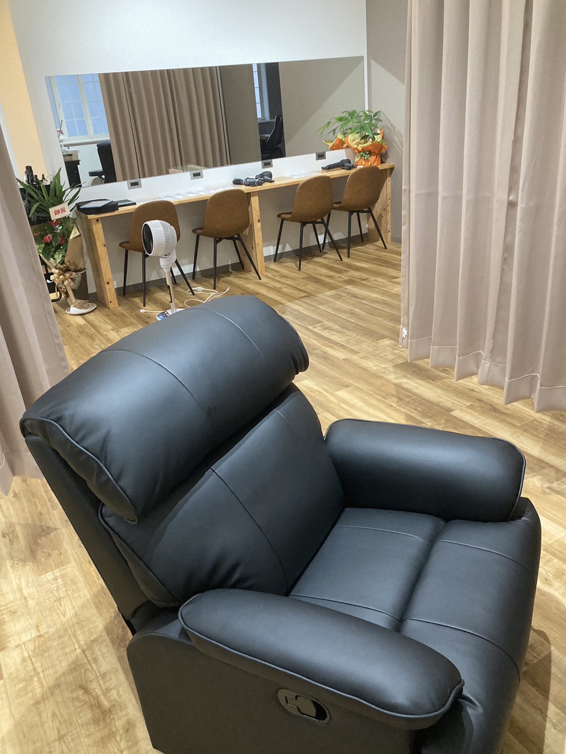 【福重】≪日曜、祝日が定休・ママさんも歓迎・営業時間17:30まで・経験者優遇・働きやすい環境≫正社員・パート・業務委託から選べる雇用形態！20～40代の女性を中心に人気のあるトータルビューティーサロン「Design color & eye beauty 2nd Colabo（デザインカラーアンドアイビューティーセカンドコラボ）」からアイリスト（まつげエクステ・まつげパーマ・アイブロウ）の求人☆☆