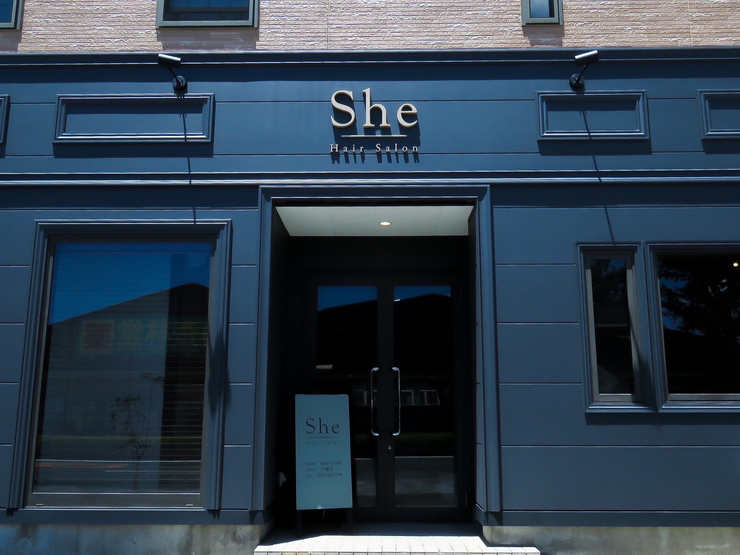 【高塚】◆土日どちらか休みOK・社会保険完備・完全週休2日制・時短社員も相談OK◆平日の8割は17時で退勤!ママさん美容師も多数活躍中です!女性が無理なく輝ける高単価サロン「She 浜松大平台店(シーハママツオオヒラダイテン)」からスタイリスト(美容師)の求人☆☆