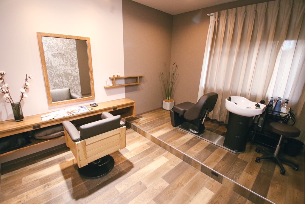 【高塚】◆土日どちらか休みOK・社会保険完備・完全週休2日制・時短社員も相談OK◆平日の8割は17時で退勤!ママさん美容師も多数活躍中です!女性が無理なく輝ける高単価サロン「She 浜松大平台店(シーハママツオオヒラダイテン)」からスタイリスト(美容師)の求人☆☆