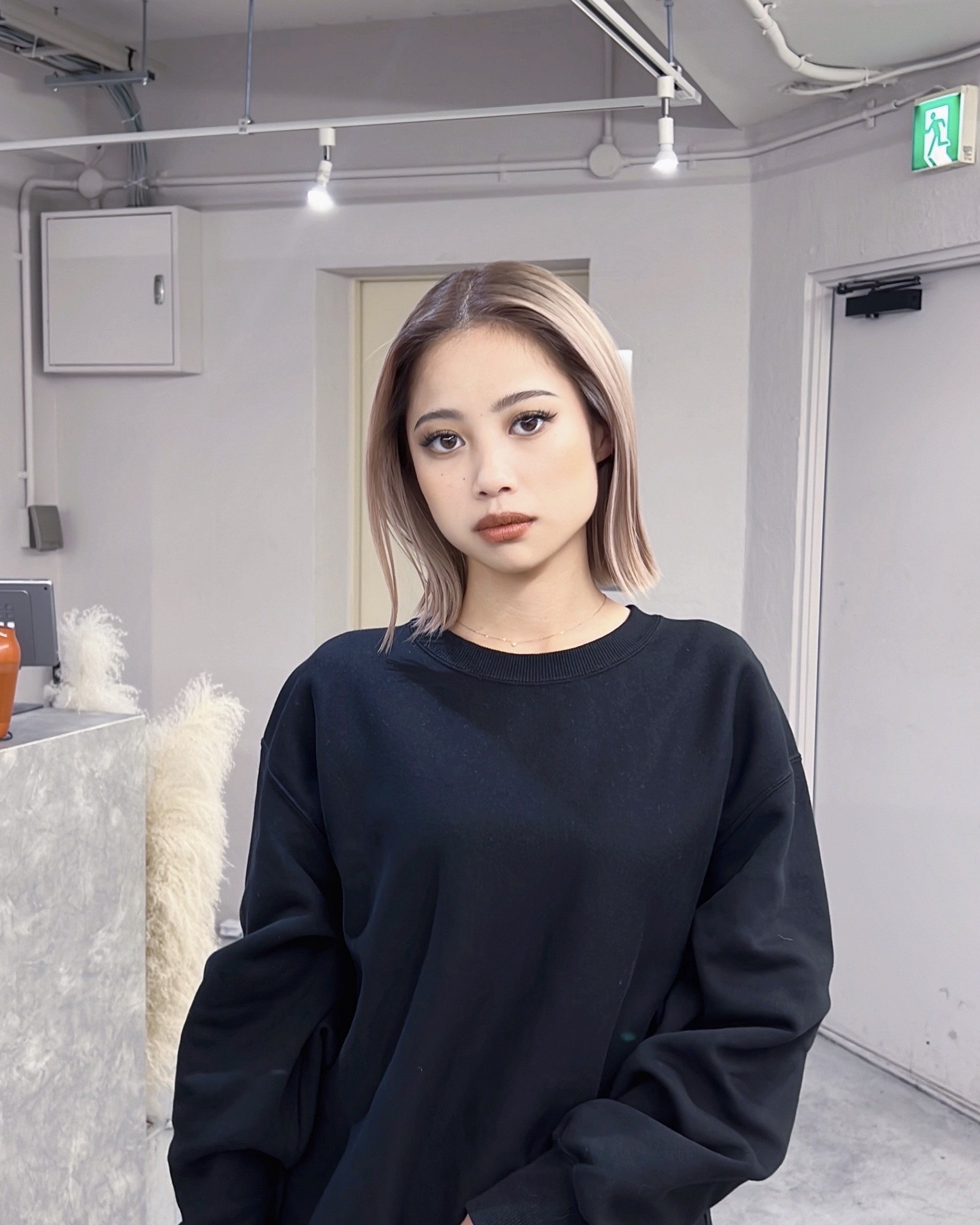 【心斎橋】インフルエンサーなどの有名人も通う人気店！≪未経験・通信生・新卒生歓迎≫≪完全週休2日制≫≪土日休みや連休OK≫≪社会保険完備≫≪営業時間内レッスン可≫≪デビューまで最短1年≫豊富な知識と経験のあるスタッフからマンツーマンでのレッスンを受けられます！「REAL 心斎橋（レアルシンサイバシ）」からアシスタント（美容師）の求人☆★