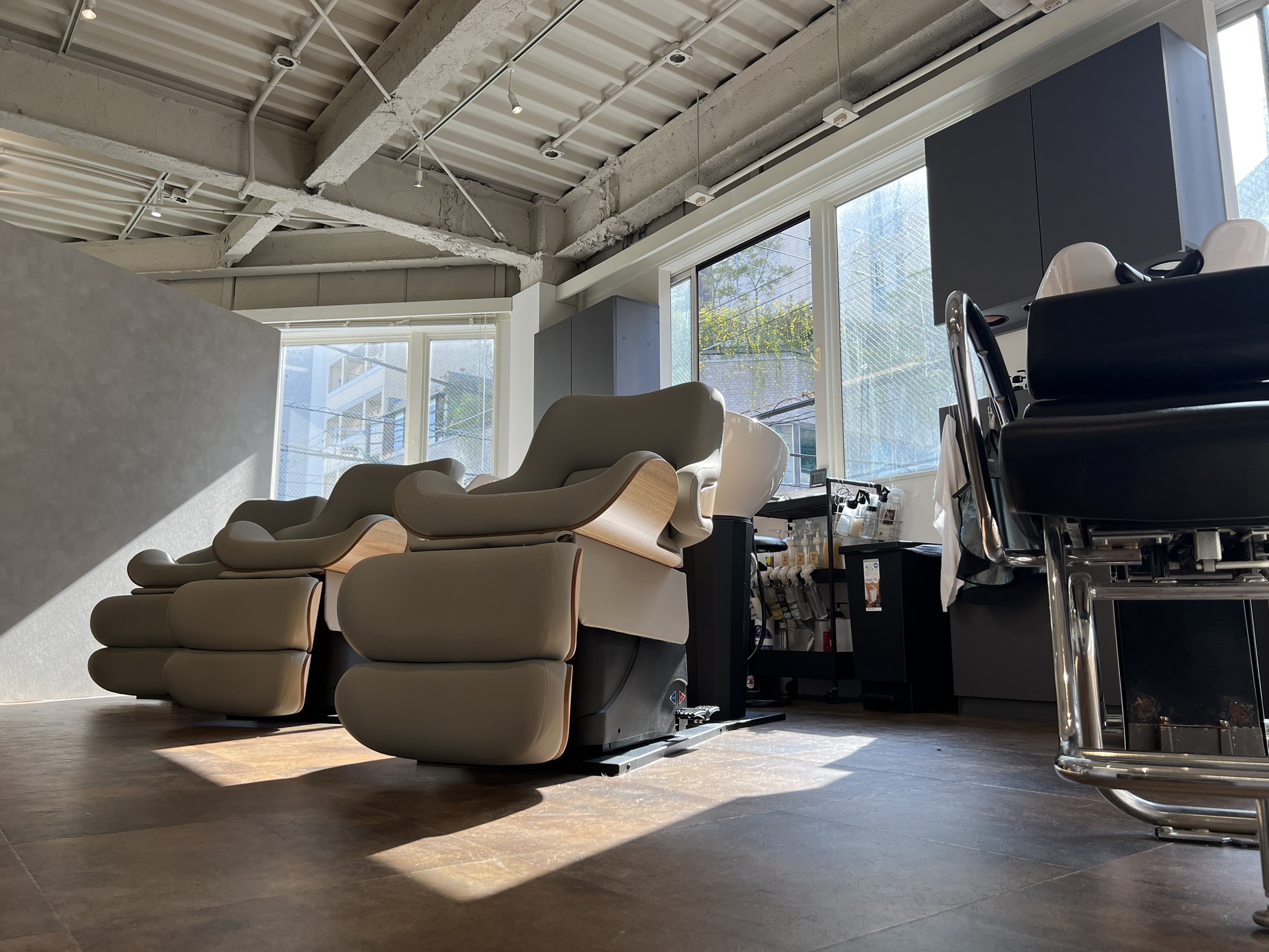 【南堀江】≪2025年8月~10月入社の方限定!月給22.5万円~!≫≪未経験、通信生、新卒生歓迎≫≪社会保険完備≫≪土日休みOK≫≪個性を伸ばすレッスン環境≫≪休憩1時間保障≫≪SNS集客サポート≫スタッフ一人一人の個性に合わせたカリキュラムを一緒に考えていきます!楽しく長く働けるサロンを一緒に作りましょう!「jiire(ジーレ)」からアシスタント(美容師)の求人☆★