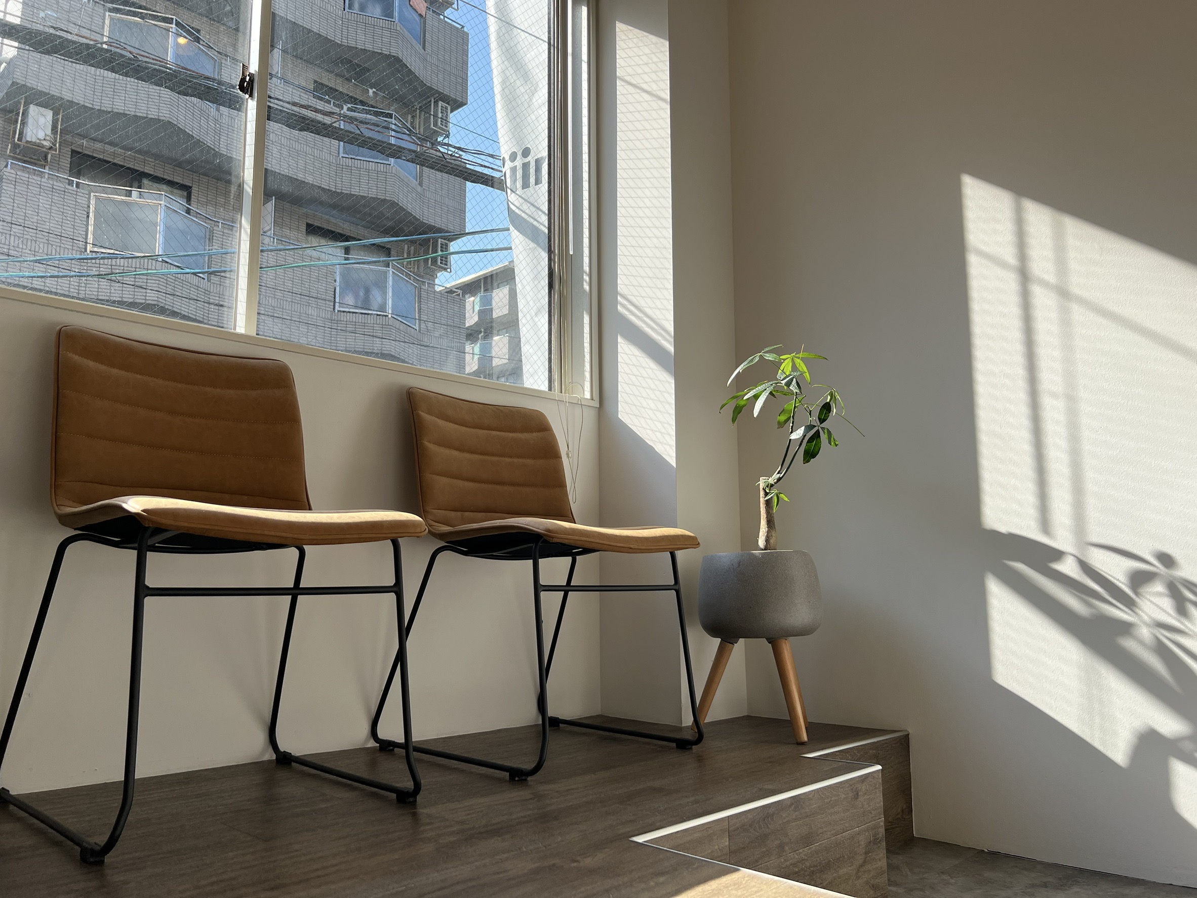 【南堀江】≪2025年8月~10月入社の方限定!月給22.5万円~!≫≪未経験、通信生、新卒生歓迎≫≪社会保険完備≫≪土日休みOK≫≪個性を伸ばすレッスン環境≫≪休憩1時間保障≫≪SNS集客サポート≫スタッフ一人一人の個性に合わせたカリキュラムを一緒に考えていきます!楽しく長く働けるサロンを一緒に作りましょう!「jiire(ジーレ)」からアシスタント(美容師)の求人☆★