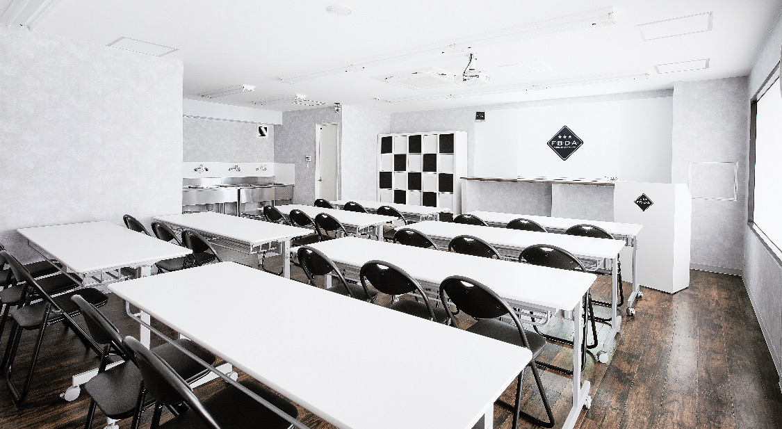 【河内花園】梅田や神戸の有名美容専門学校から講師の募集!美容師の経験を活かし、美容師の楽しさや実践に行かせる内容を生徒に伝えていくお仕事です!美容師のセカンドキャリアで講師をしたい方にもオススメ!「F.B.D.A.株式会社(エフビーディーエーカブシキガイシャ)」から講師の求人☆★