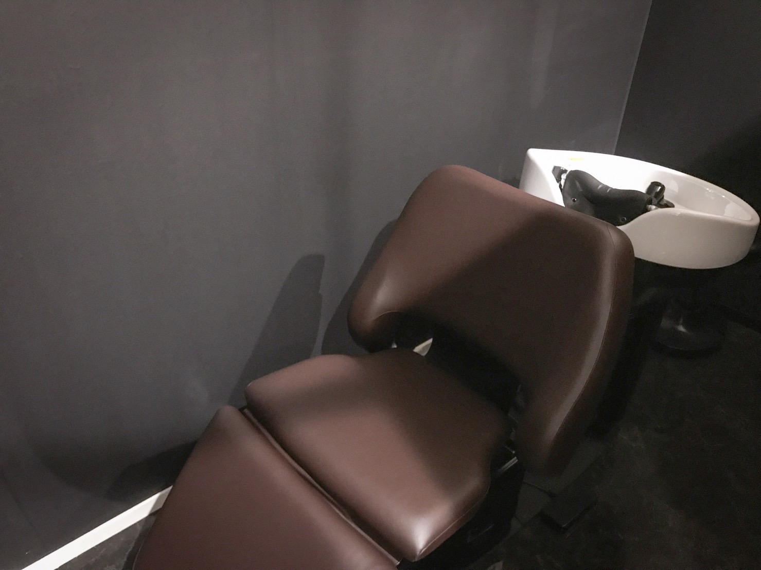 【中百舌鳥】≪完全週休2日≫≪マンツーマン施術≫丁寧なカウンセリング、洗練された技術がウリのメンズサロン！落ち着いた雰囲気でお客様に寄り添った施術ができる！「EFILL private men's salon（エフィルプライベートメンズサロン）」から理容師（理容室）の求人★☆