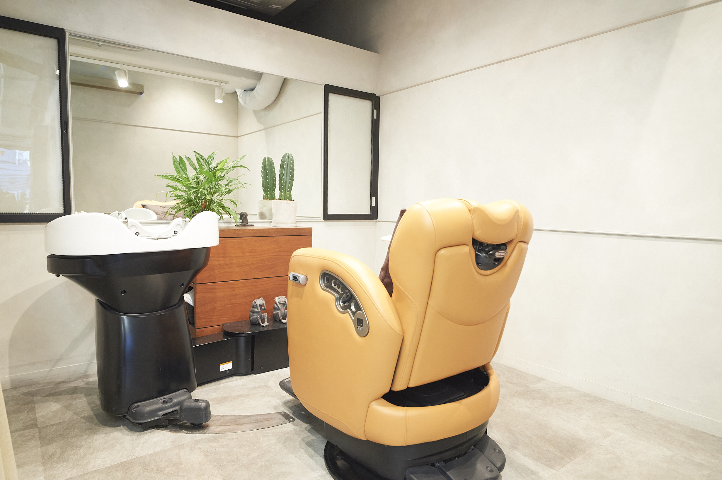 【吉祥寺】≪完全週休2日制・産休育休実績あり・客単価10000円以上≫福利厚生が充実しているサロン!女性が長く働きやすい環境です!「Rushell plaisir(ラッシェルプレジール)」からスタイリスト(美容師)の求人☆☆