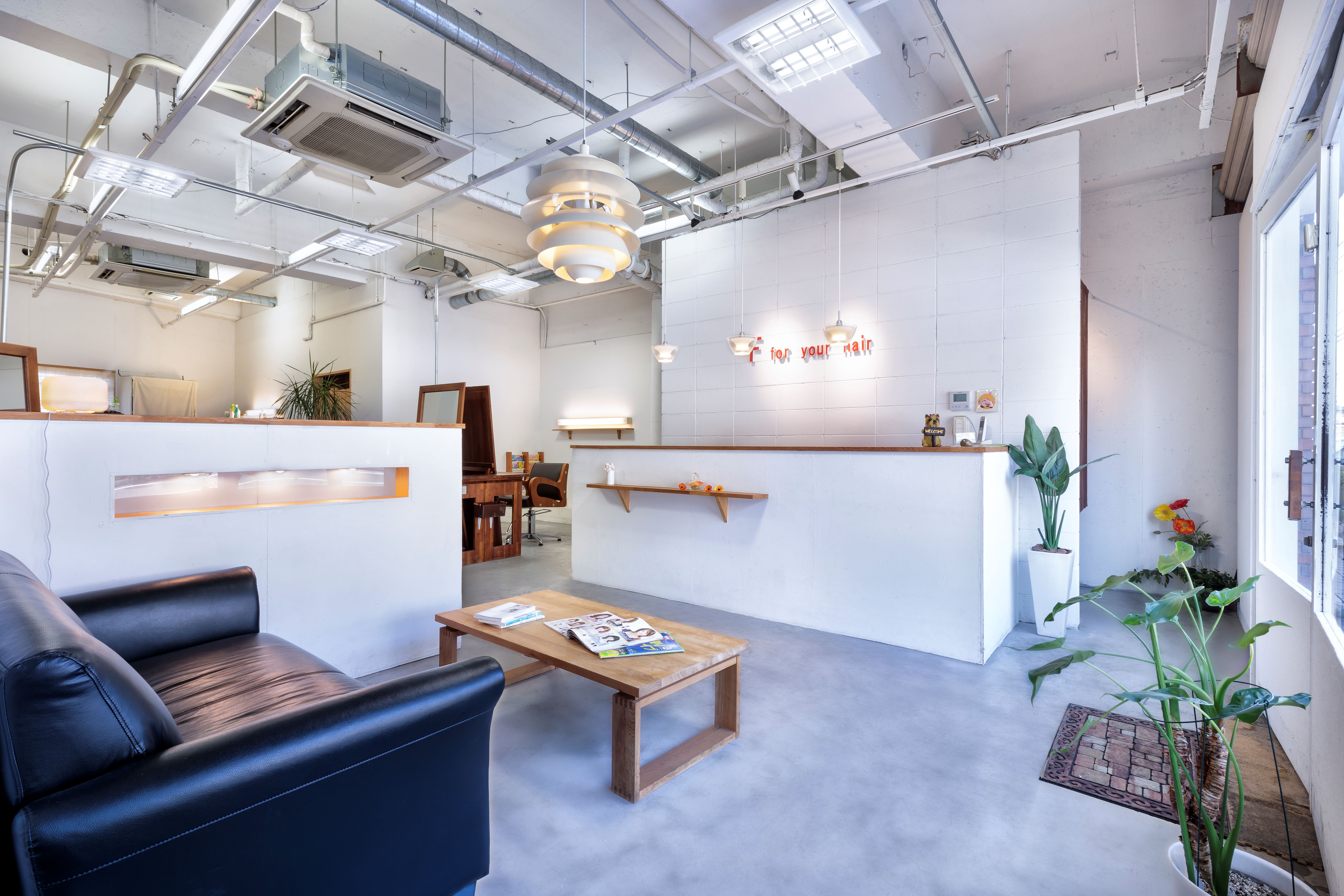 【霧ヶ丘】≪社会保険完備・営業時間17時30分迄・月8,9日休み・残業無し・有給買取制度あり・残業代は1分単位で支給≫働くママさんも大歓迎です!歩合率を高めに設定し、入社後早く高月給を目指せます!カウンセリングを大切にしているため一人ひとりのお客様と向き合うことのできるヘアサロン「F for your hair(エフフォーユアヘアー)」からスタイリスト(美容師)の求人☆★