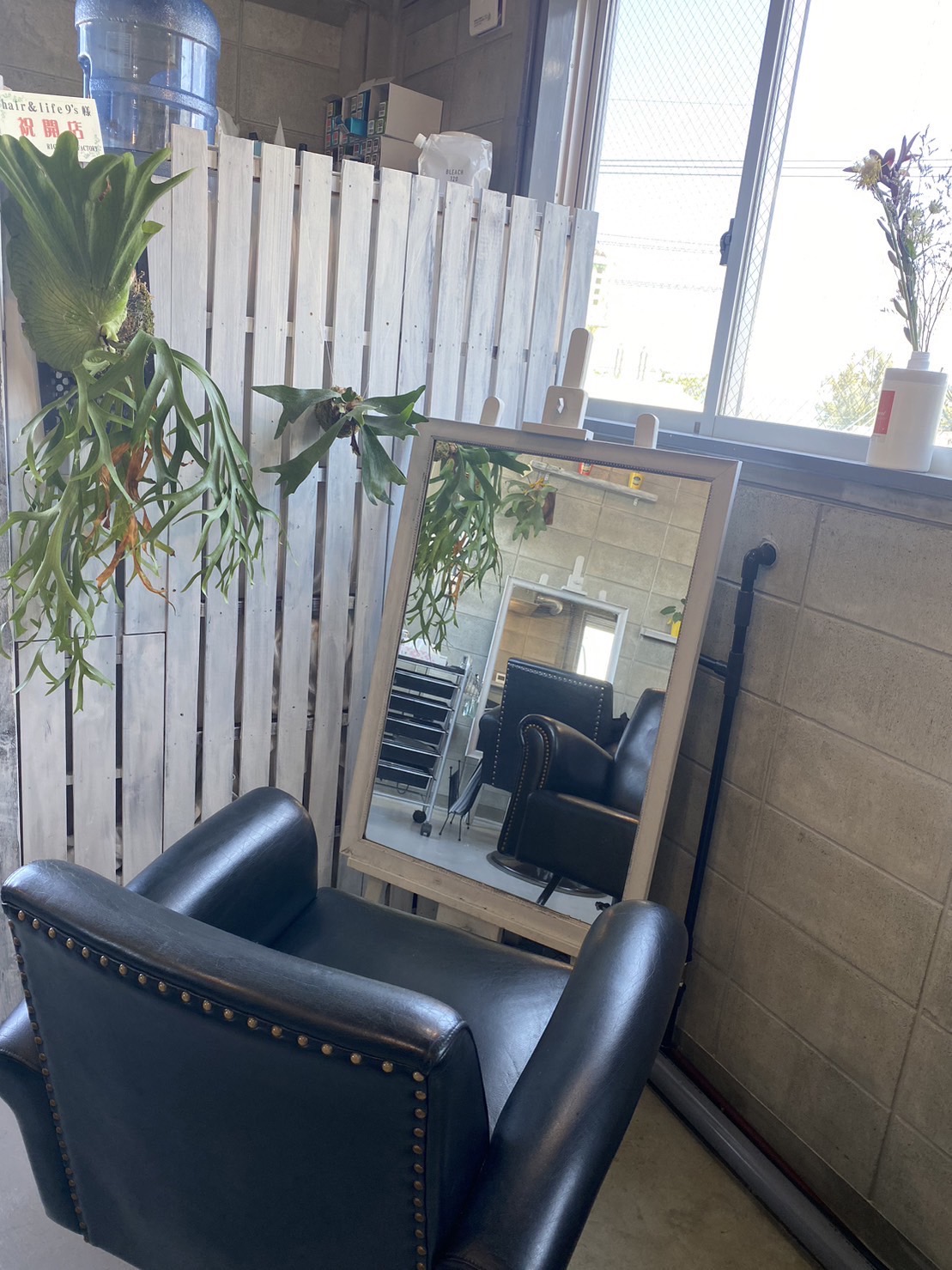 【恩納村】≪面貸し≫≪還元率50％～≫ライフワークに合わせて自由に勤務することが可能なサロンです。ゆったりとくつろげる空間で完全マンツーマン施術ができる！「hair&life 9’s -okinawa-（ヘアアンドライフナインズオキナワ）」からスタイリスト（美容師）の求人☆★