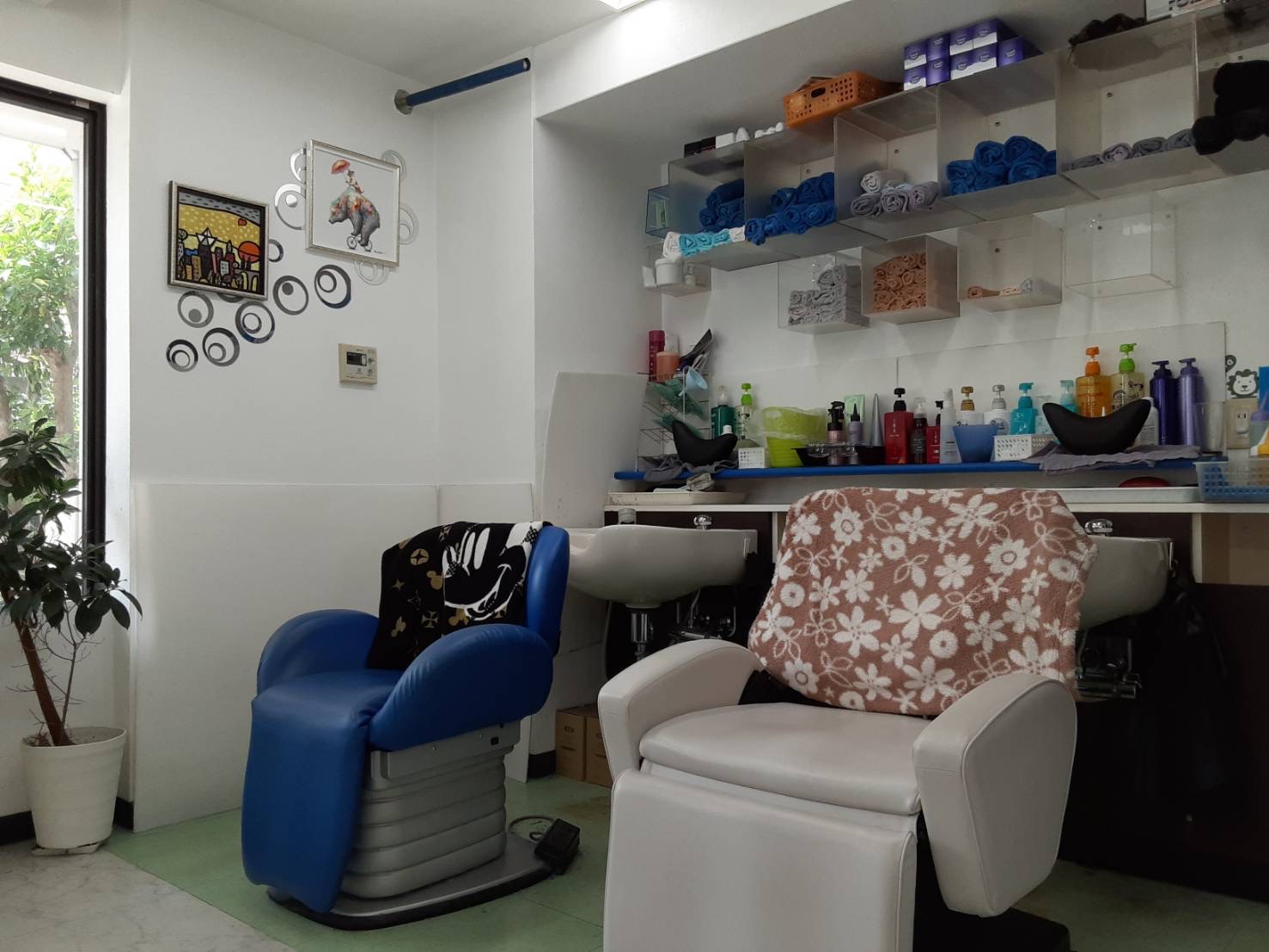 【池田駅】≪完全週休2日制≫≪遅くとも19時頃に退勤可能≫リーズナブルな価格だけど丁寧な接客で地域の方に大人気！頑張り次第で30万円以上稼げるスタイリストを目指せます！スタッフ定着率が長くずっと活躍してもらえる環境の！「Lucina AD（ルキナエーディー）」からアシスタント（美容師）の求人☆★