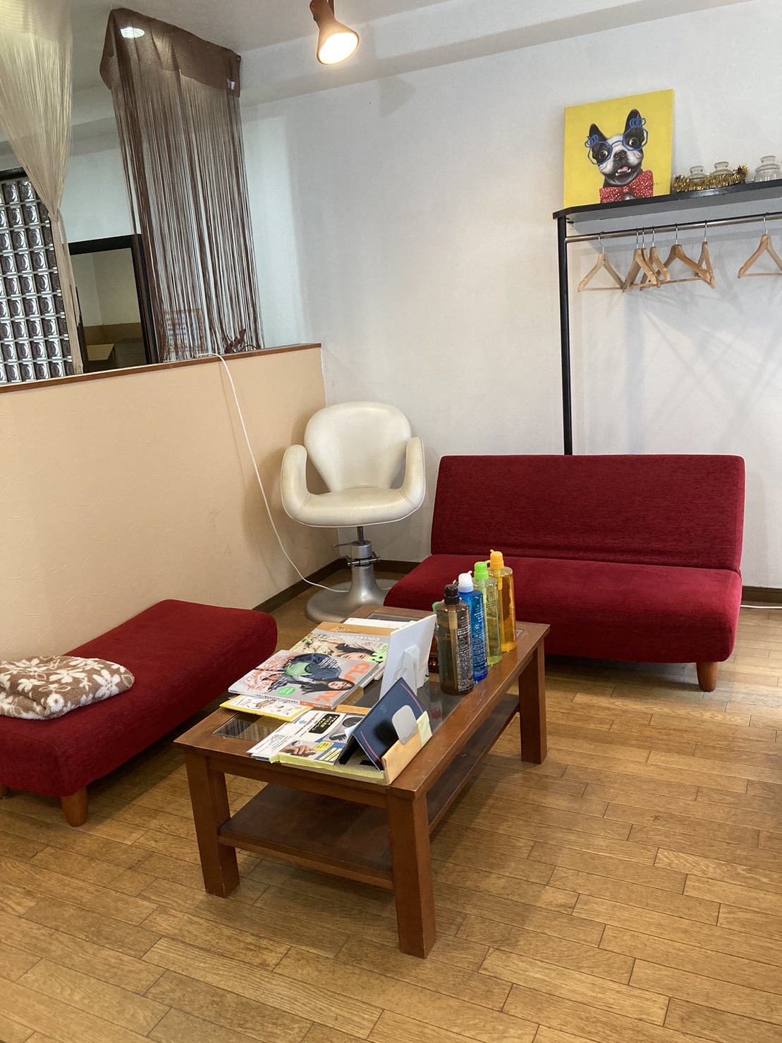 【池田駅】≪完全週休2日制≫≪遅くとも19時頃に退勤可能≫リーズナブルな価格だけど丁寧な接客で地域の方に大人気！頑張り次第で30万円以上稼げるスタイリストを目指せます！スタッフ定着率が長くずっと活躍してもらえる環境がオススメ「Lucina（ルキナ）」からアシスタント（美容師）の求人☆★