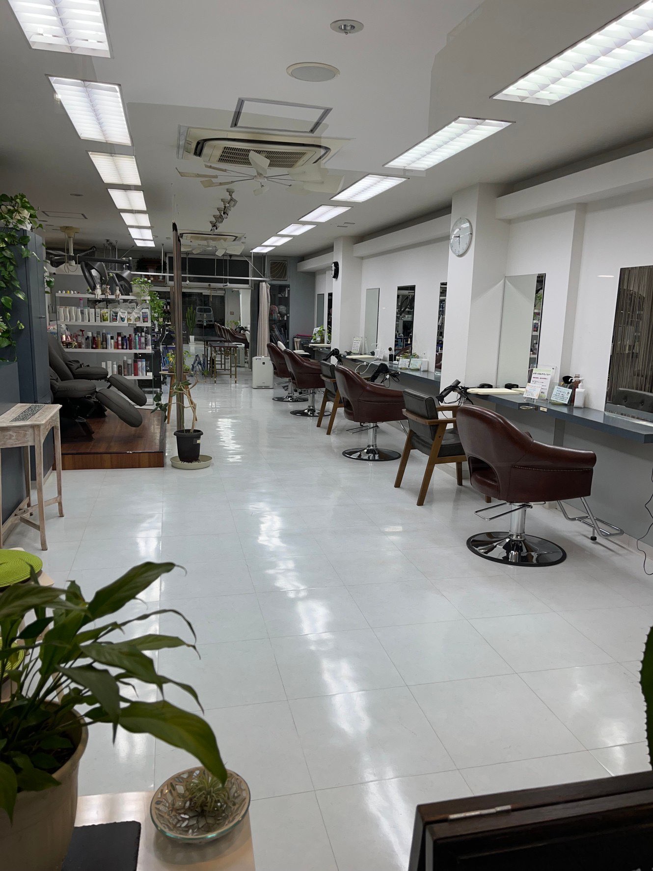 【等々力】◆完全週休2日制・休憩1時間確保・社会保険完備・19時までに退勤可能◆拘束時間は短く、休日は多い!長く活躍できるサロンです。地域に愛され、しっかりお客様と関われる「花水木(ハナミズキ)」からスタイリスト(美容師)の求人☆★☆