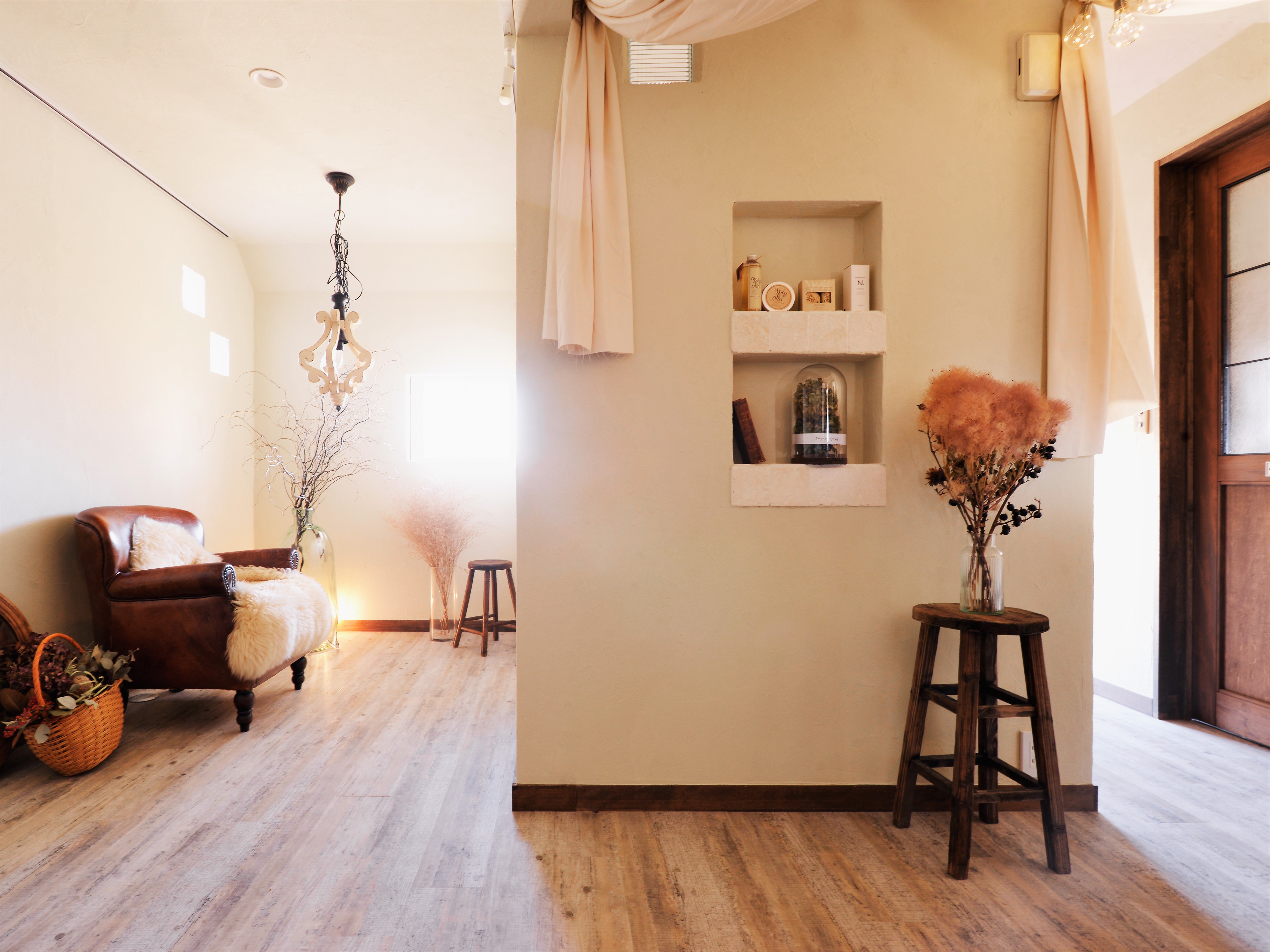 【井野】≪高単価サロン≫≪社会保険完備≫≪トリートメントが人気≫予防ケアに特化したおしゃれサロン！お客様一人一人に向き合いながら仕事ができます！「gilly（ジリー）」からスタイリスト（美容師）の求人☆☆