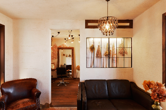 【井野】≪高単価サロン≫≪社会保険完備≫≪トリートメントが人気≫予防ケアに特化したおしゃれサロン！お客様一人一人に向き合いながら仕事ができます！「gilly（ジリー）」からスタイリスト（美容師）の求人☆☆