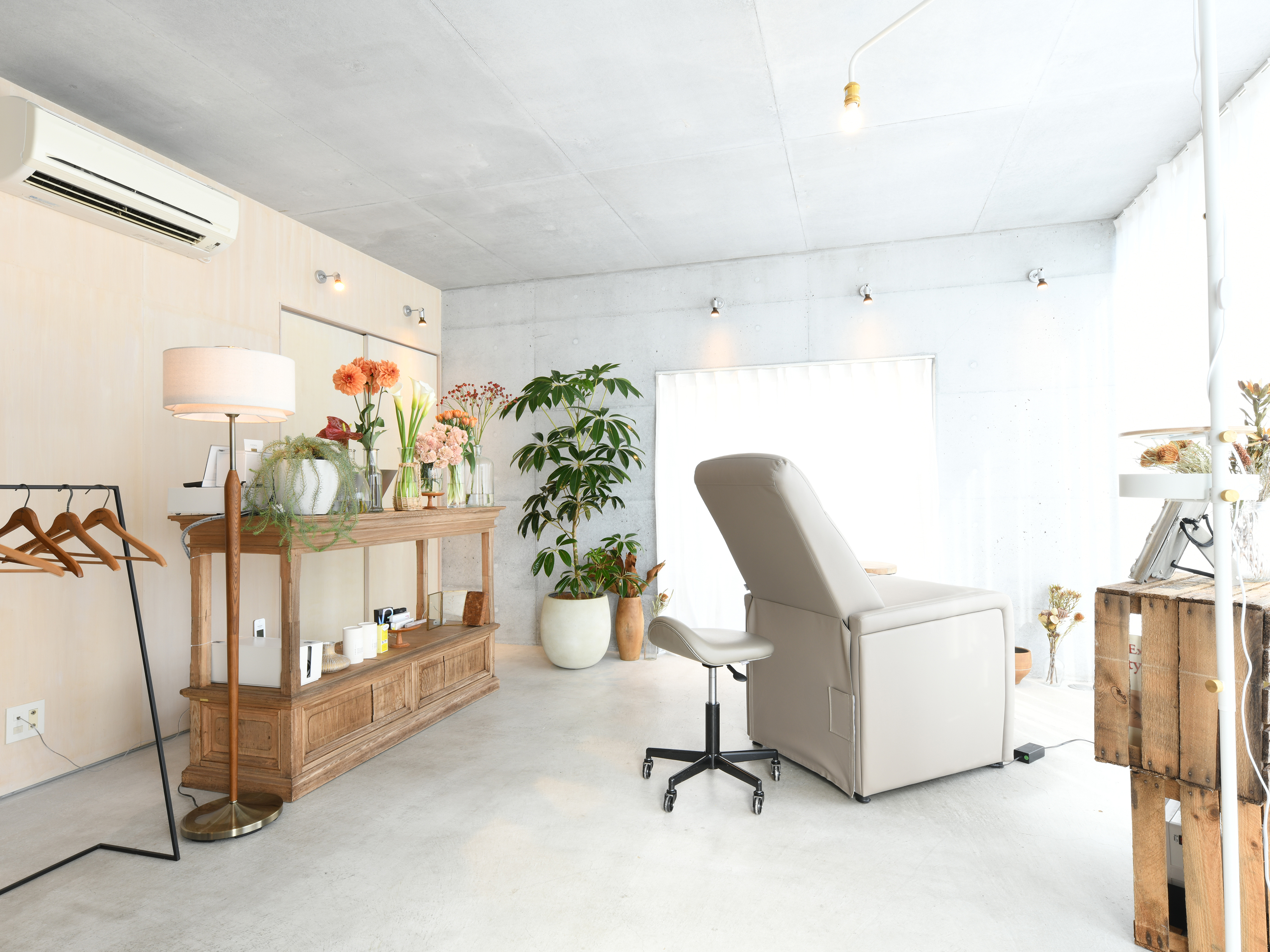 【北高崎】≪社会保険完備≫≪アイブロウメニューあり≫≪髪色・ネイル自由≫最先端メニュー取り扱いサロン!頑張った分だけ還元され、働きやすいサロンです!cooey. gillyeye(クーイー ジリーアイ)からアイリスト(まつげエクステ・まつげパーマ・アイブロウ)の求人☆☆