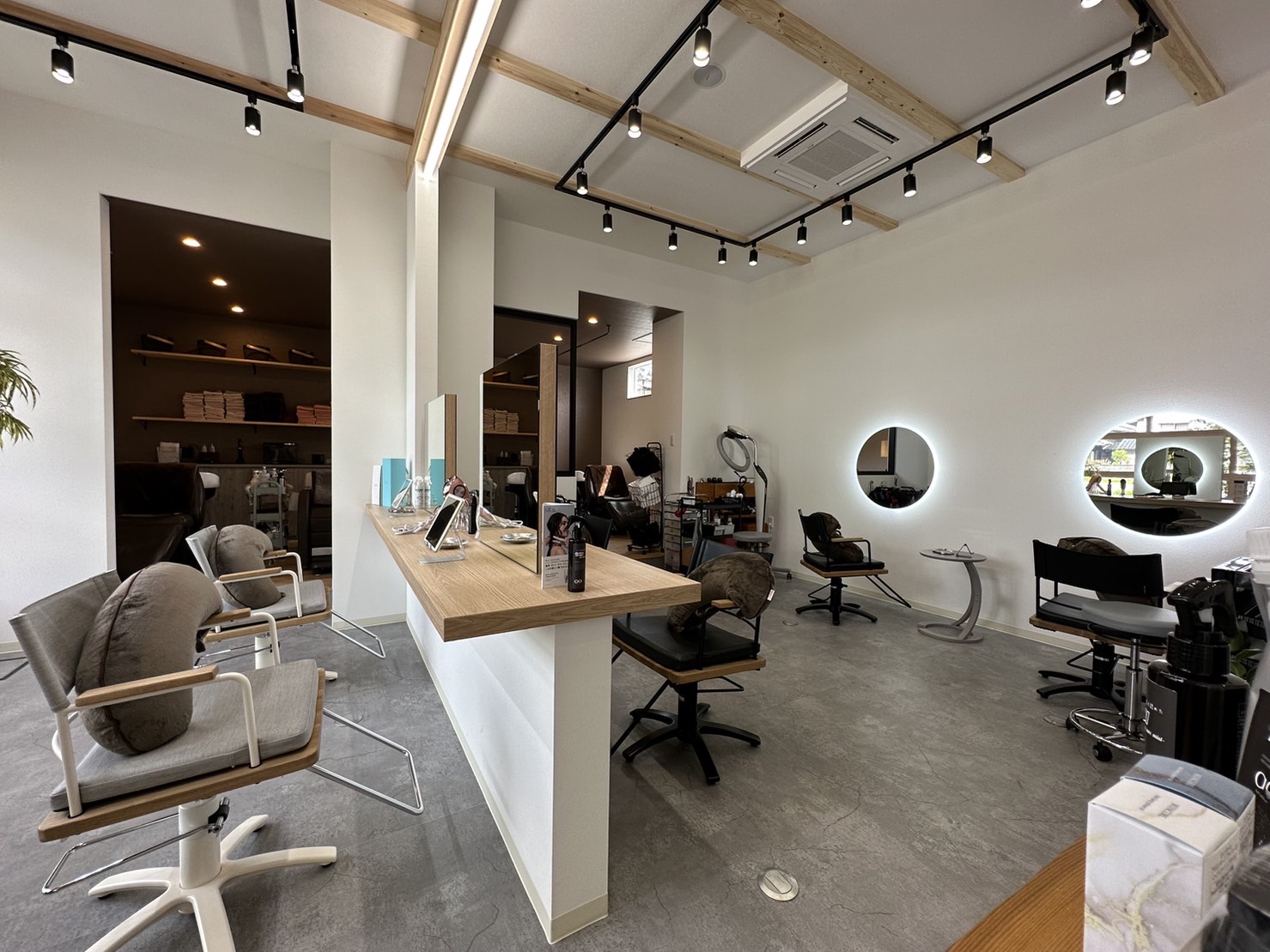 【福崎】まつ毛パーマやアイブロウも扱っているトータルビューティーサロン！≪未経験・通信生・新卒生歓迎≫≪社会保険完備≫≪日曜休みあり≫≪営業内レッスンOK≫≪ママさんの応募歓迎≫コミュニケーションを大事にしているアットホームな環境です！「ao.（アオ）」からアシスタント（美容師）の募集☆★☆