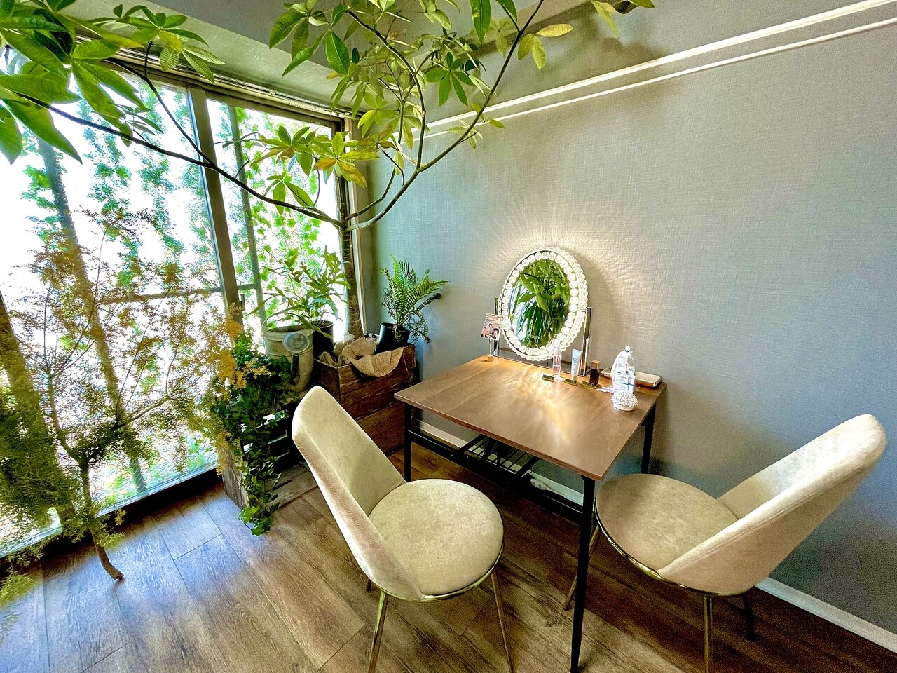 【栄】◆大卒未経験者多数・未経験歓迎・社会保険完備・産休育休制度あり◆未経験から高額月給を目指せます!少数精鋭サロンで多数出店予定!店長としてのキャリアパスもあります!「ハーブピーリング専門店 HERBERRY 栄店(ハーブピーリングセンモンテンハーバリーサカエテン)」からエステティシャンの求人☆☆