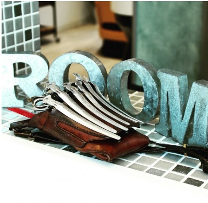 【西田代】≪完全週休2日制・社会保険完備・全席完全個室≫働きやすい環境作りに力を入れています！！少人数制のため風通しの良い人間関係がつくれる温かい雰囲気のヘアサロン「HAIR SALON ROOM.（ヘアーサロンルーム）」からスタイリスト（美容師）の求人★☆