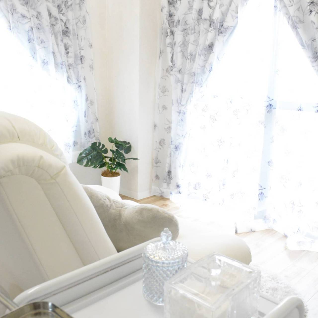 【海老名】≪未経験歓迎・社会保険完備・髪色、ネイル自由≫週2日から勤務OK！働くママさん必見です。自分にあった働き方ができるサロン「Patchiri Omeme 海老名店（パッチリ オメメ エビナテン）」からアイリスト（まつげエクステ・まつげパーマ・アイブロウ）の求人☆☆