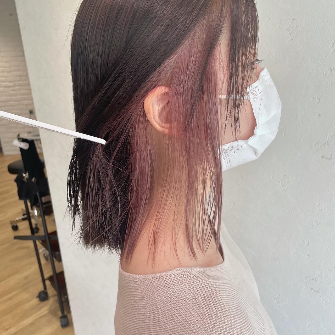【近鉄八尾】≪未経験・通信生・新卒生歓迎≫≪社会保険完備≫≪最短1年でスタイリストデビュー可能≫≪ウィッグ代半額負担≫≪独立支援あり≫ハイトーンなどのデザインカラーが人気のカラー特化型サロン!文句なしの教育体制でしっかり学んで成長したい方必見!「N+(エヌプラス)」からアシスタント(美容師)の求人★☆