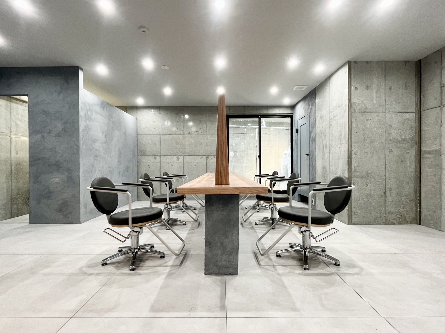 【布施】あなたの夢を応援します！≪正社員・業務委託選択OK≫≪月収50万円以上も可能≫≪フリー40％／指名50％還元≫≪単価8000円以上≫≪自由出勤制により週休2日や土日休みOK≫≪ママさんや業務委託が初めての方も歓迎≫多数の薬剤を取り扱い豊富なメニューが人気！店長や幹部候補はさらに好待遇！「SHOWER（シャワー）」からスタイリスト（美容師）の求人☆★