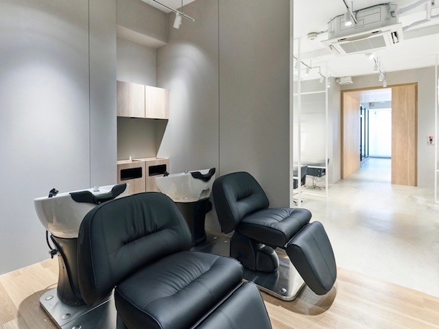 【自由が丘】≪社会保険完備≫≪完全週休2日制≫ケア特化しながらもハイトーンカラーが大人気!商材にもこだわっており、単価1万円超えの高品質サロンです!「Overlay 自由が丘(オーバーレイジユウガオカ)」からスタイリスト(美容師)の求人☆★