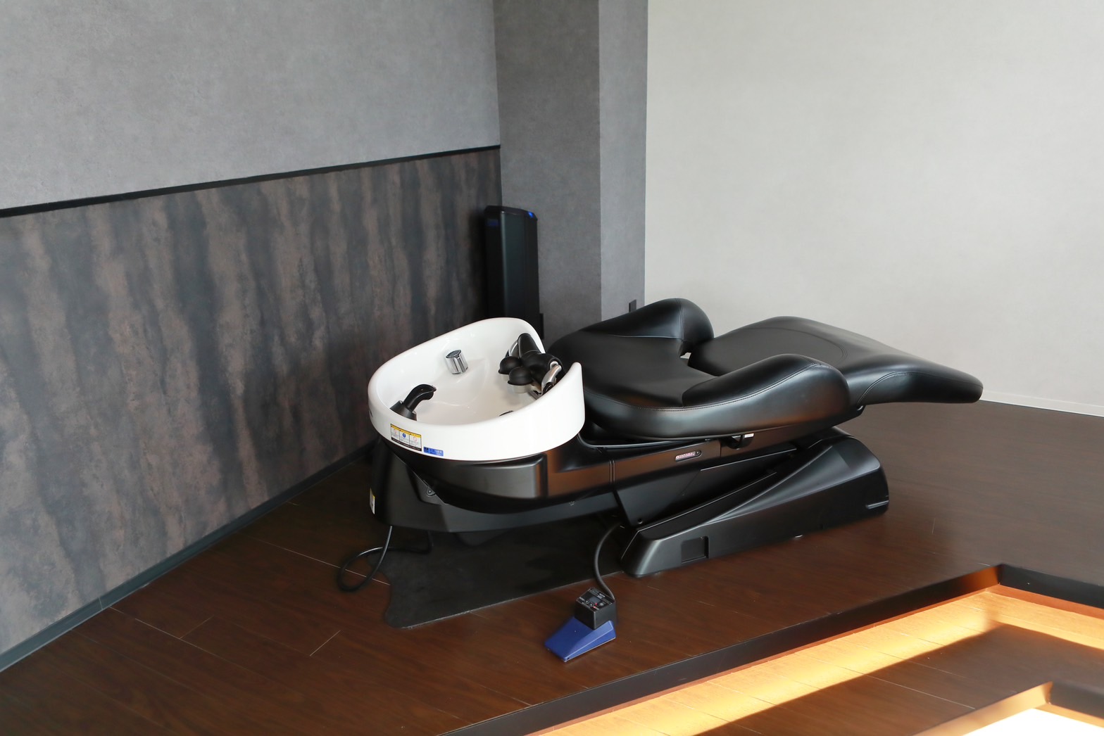 【北浜】≪駅チカ徒歩1分≫ ≪最短3ヵ月でスタイリストデビュー≫≪完全週休2日制or完全週休3日制≫≪レッスンは全て勤務内≫≪モデル募集も全力サポート≫≪ボーナス年1回支給≫≪選べる勤務時間≫≪社会保険完備≫店舗拡大予定！スタイリストを目指すアシスタントさんは全力で応援！スキルアップを目指しませんか？髪質改善特化型サロン「rroom201（ルームニマルイチ）」からアシスタント（美容師）の求人☆★