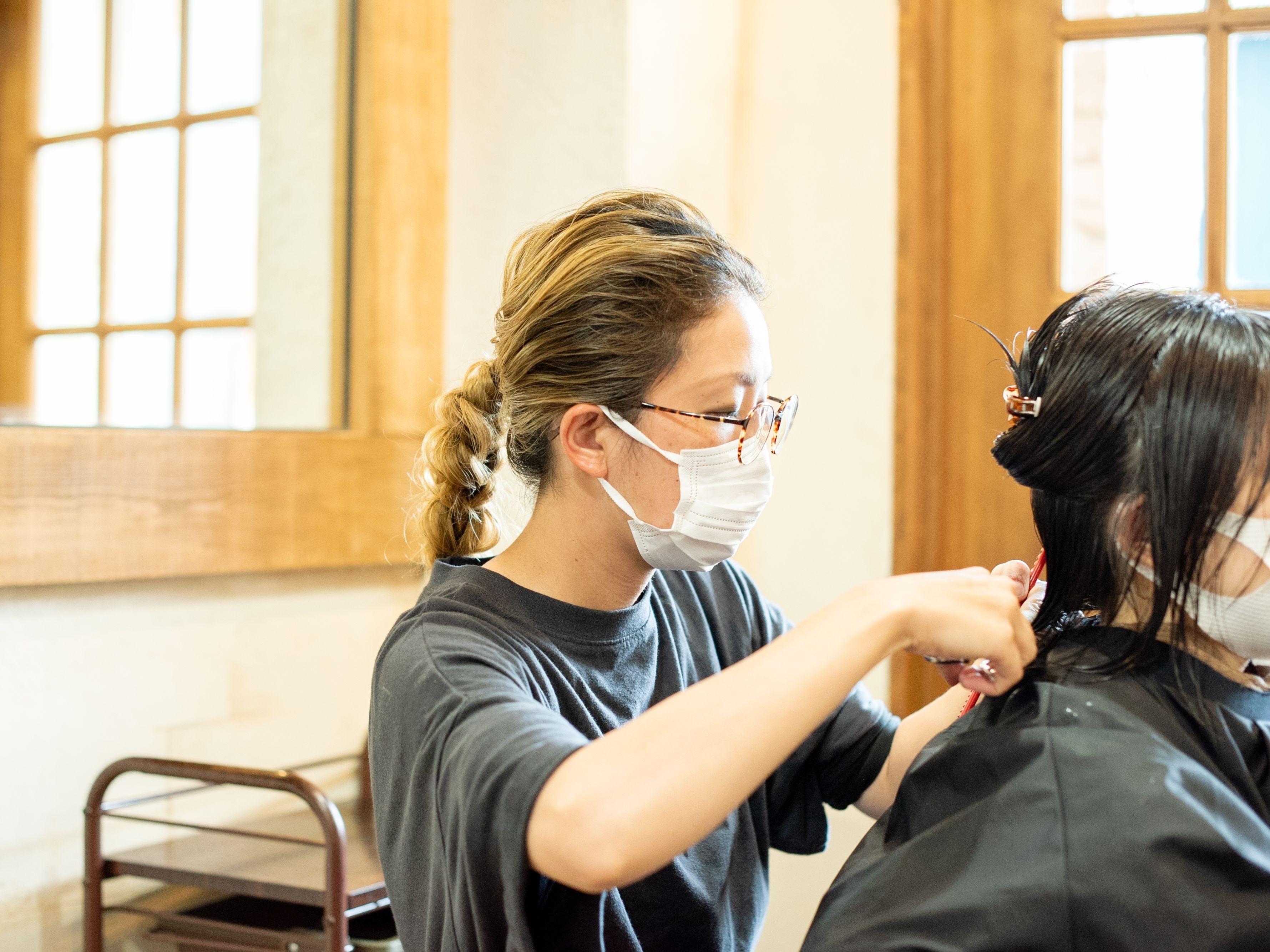 【上大岡】≪完全週休2日制・フレックスタイム制・社会保険完備≫選べる雇用形態で、最大65%の歩合率!今の環境でくすぶっている方、漠然と将来が不安な方もご安心ください!スタイリストとしてもう一つステップアップできる安心の待遇があります!「Flor 上大岡(フロールカミオオオカ)」からスタイリスト(美容師)の求人★☆