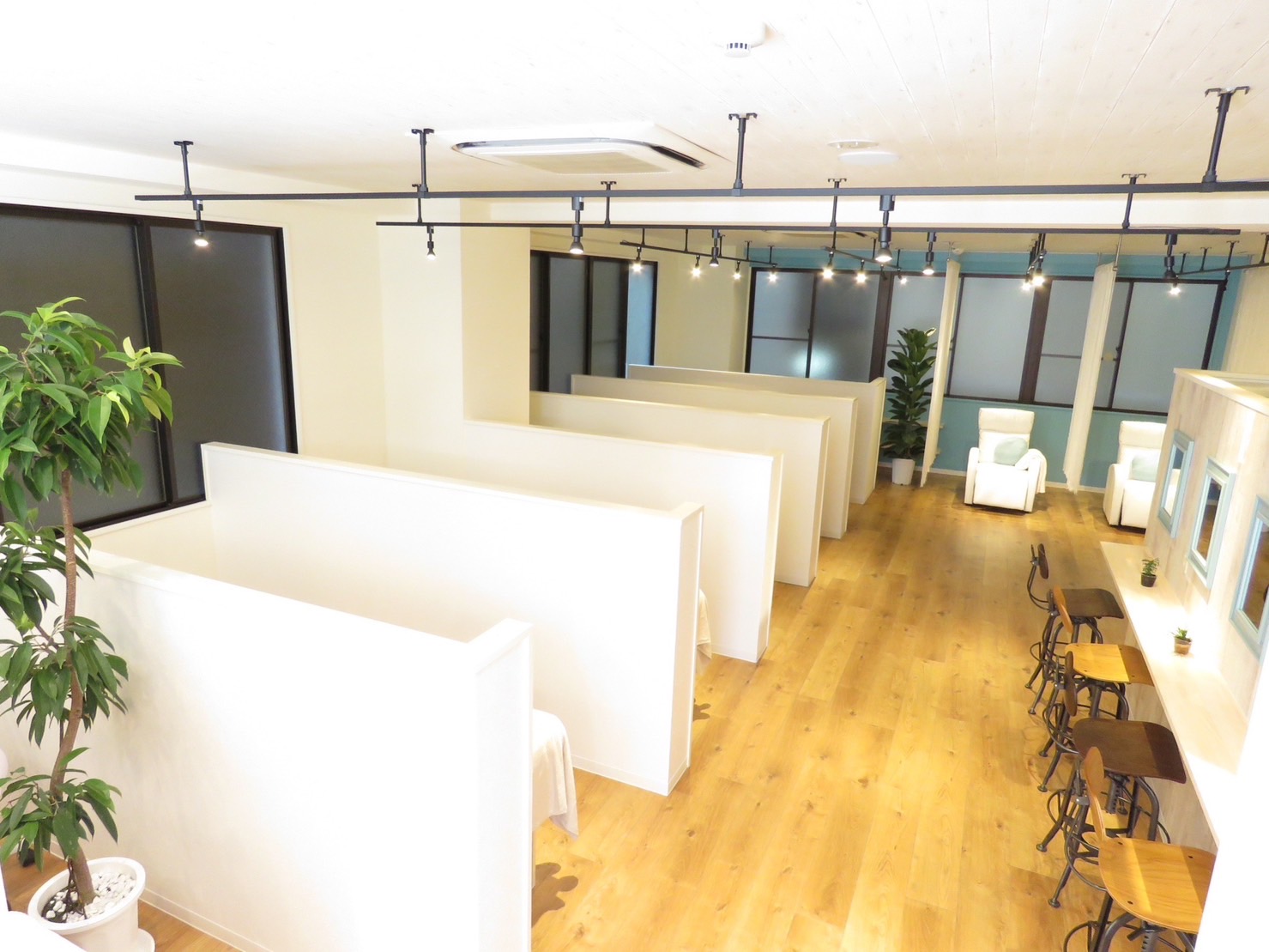 【池袋】≪髪色自由・ネイルOK≫≪月2回まで土日休みOK≫≪産休育休実績あり≫働きやすい環境の大人気サロン！頑張った分だけ還元される環境です！「another door by marry 池袋店（アナザードアバイ マリーイケブクロテン）」からアイリスト（まつげエクステ・まつげパーマ・アイブロウ）の求人☆☆