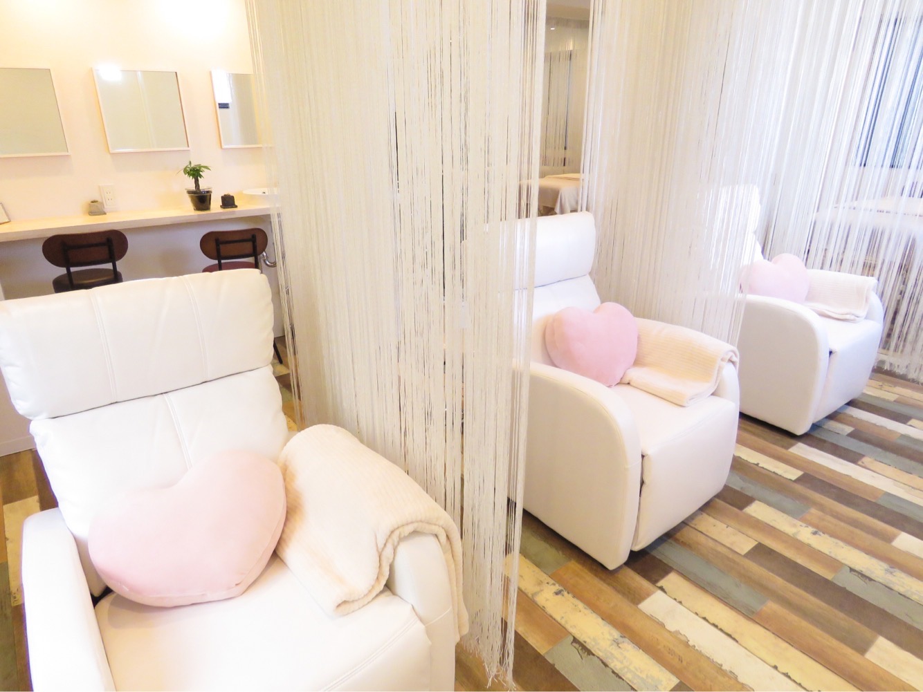 【新宿三丁目】≪髪色自由・ネイルOK≫≪月2回まで土日休みOK≫≪産休育休実績あり≫多数店舗展開の大人気サロン！頑張った分だけ還元される環境です！「marry 新宿東口店（マリー シンジュクヒガシグチテン）」からアイリスト（まつげエクステ・まつげパーマ・アイブロウ）の求人☆☆