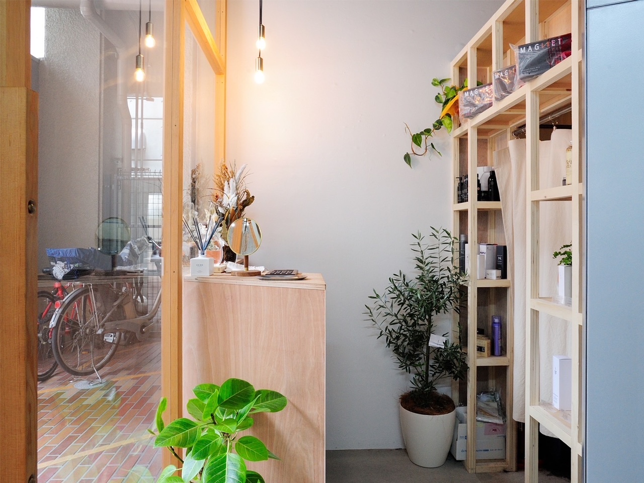 【谷町四丁目】≪月8日休み≫≪入客チャンスあり≫平均客単価10000円以上！デザインカラーがウリなのでカラーが好きな方にもオススメ！客層は20～30代の女性がメインのサロン！「Le’a（レア）」からスタイリスト（美容師）の求人☆★