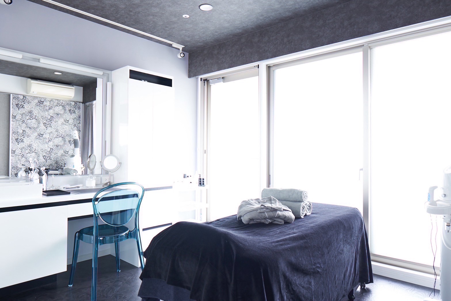 【四ツ橋】≪土日休みOK≫≪実働8時間≫≪社会保険完備≫最新のLED脱毛機器を導入したトータルエステサロン！働きやすさ抜群で無理なくお仕事できます！未経験の方も安心の研修体制がオススメ！「I me.（アイミー）」からアイリストの求人☆☆