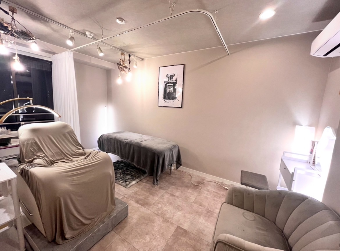 【麻布十番】≪1名のみの募集！≫≪月30万円保障あり≫≪集客の心配なし≫≪土日祝休みOK≫≪髪色・ネイル自由≫すでに一定の売上が担保されている環境で勤務が可能！自分のしたいメニューの導入などもOK！「La Peche（ラぺーシュ）」からアイリスト（まつげエクステ・まつげパーマ・アイブロウ）の求人☆☆