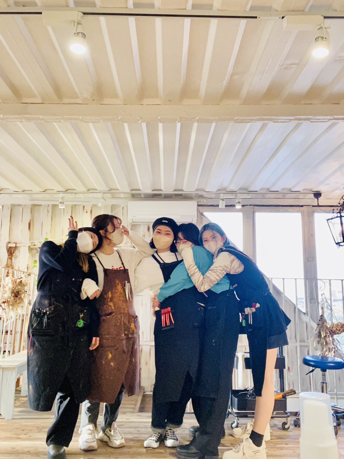 【堺駅】≪社会保険完備≫≪平均19時退社≫≪美容代手当あり≫開放感のあるオシャレな内装と、丁寧な接客が人気のサロン！スタッフとともに働きやすい環境づくりをしています！「CAOLILA（カリラ）」からアシスタント（美容師）の求人☆★