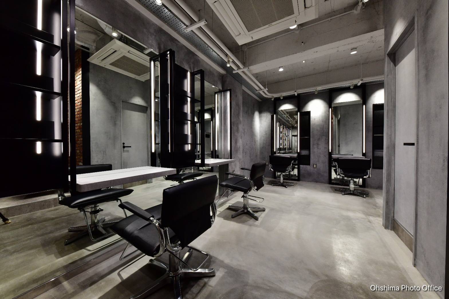 【心斎橋】≪完全週休2日制≫≪社会保険完備≫≪土日休み取得可能≫フェードカットやパーマが人気のメンズサロン！集客力があり好待遇なので、がっつり働きたい方にオススメ！ライフスタイルに合わせた自由出勤もOKです！「メンズサロン API（メンズサロンアピ）」からスタイリスト（美容師）の求人★☆