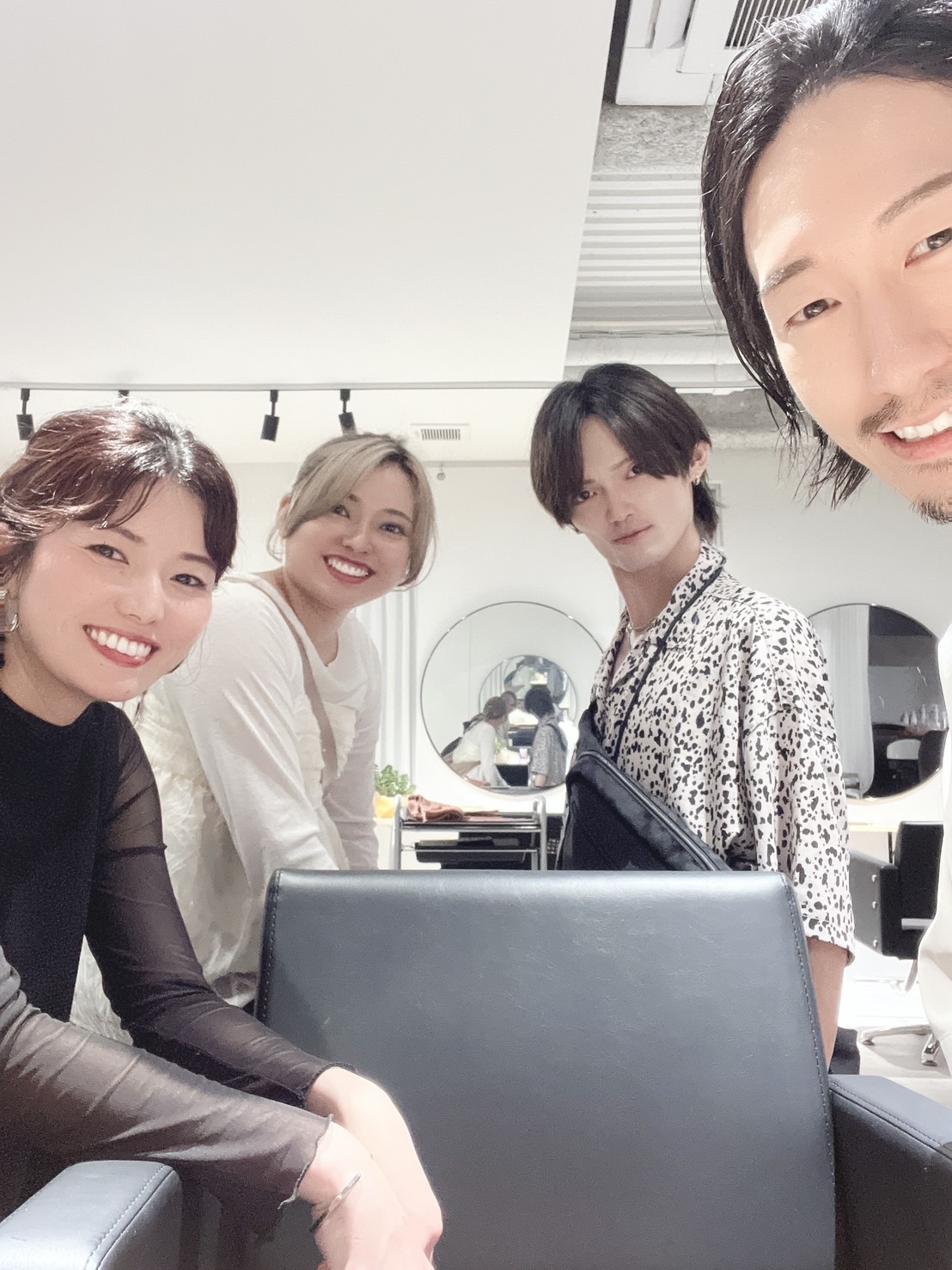 【東心斎橋】≪高還元&自由出勤≫≪保障給月30万円≫≪単価1万円≫高い還元率と高単価により高収入が可能です!フォロワー数万人以上の実力派オーナーが手掛けるプライベートサロン!ショートスタイル・デザインカラーが人気!技術はもちろん、SNSでの自己集客も学べる環境です!「I's(アイズ)」からスタイリスト(美容師)の求人☆★☆