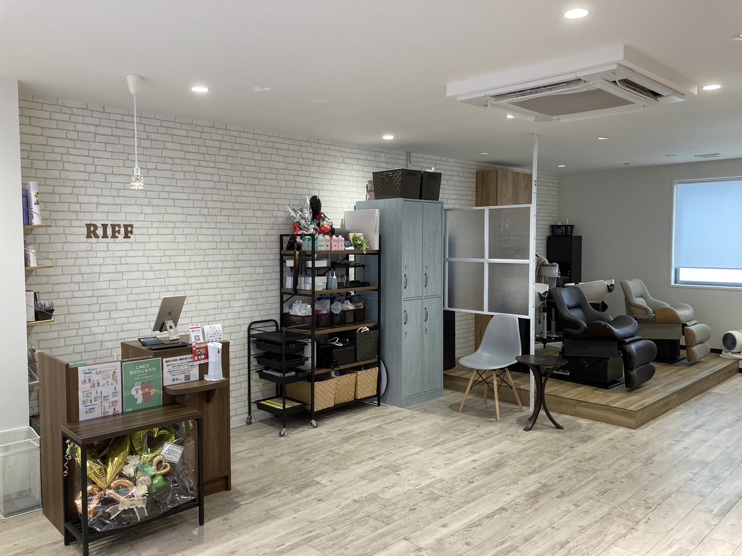 【東三国】≪最短1年でスタイリストデビュー≫≪営業時間内レッスン可能≫≪完全週休2日制もOK≫≪予約がなければ早上がりも可能≫地域密着型サロン!お客様一人一人に寄り添った施術ができます!「RIFF(リフ)」からアシスタント(美容師)の求人☆★