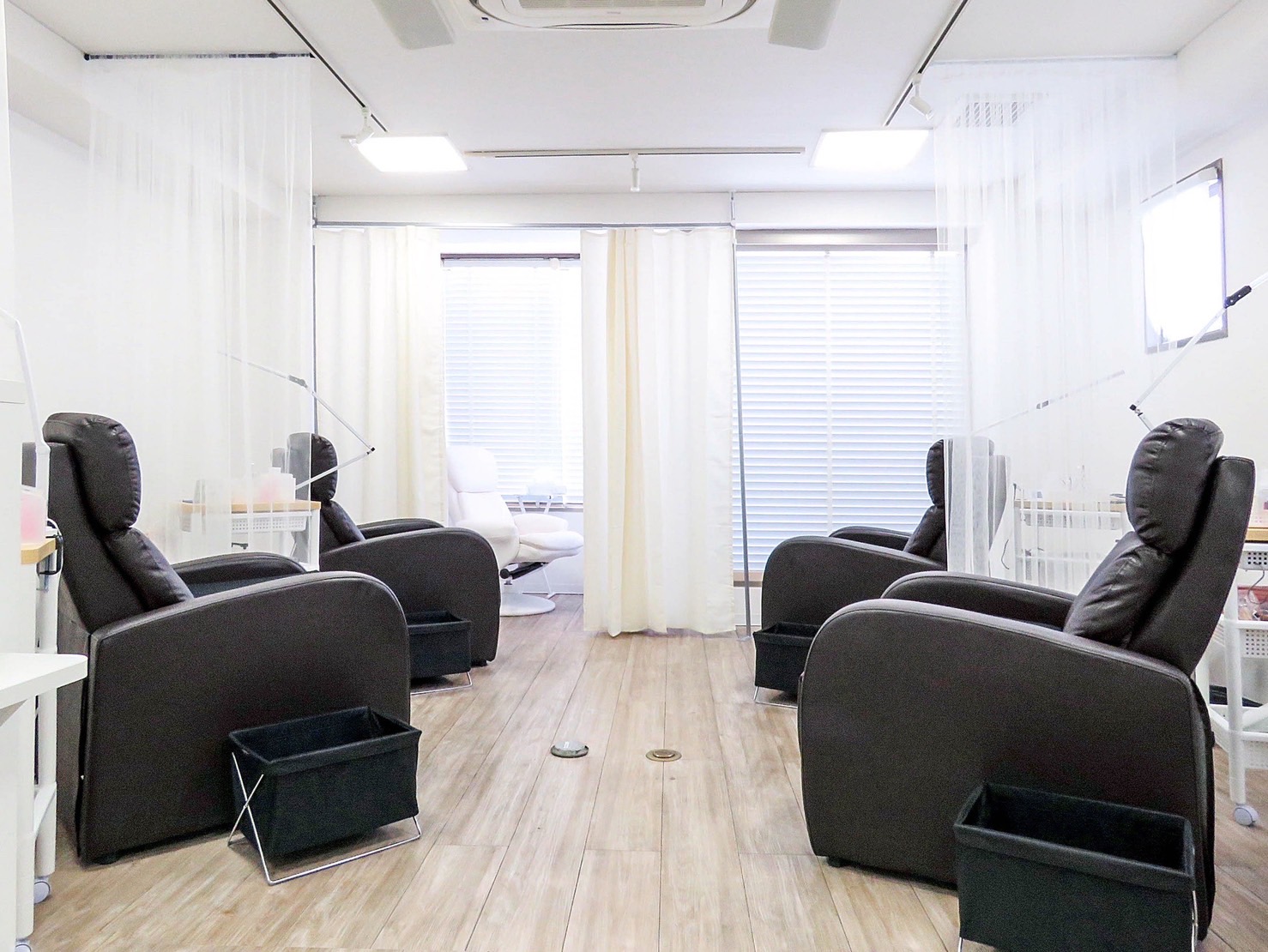 【表参道】≪産休育休制度あり≫≪未経験の方歓迎≫≪研修中もお給料あり≫長く安心して働ける環境作りに注力！独自の技術がウリの人気サロン！「FAST LASH 表参道店（ファストラッシュオモテサンドウテン）」からアイリスト（まつげエクステ・まつげパーマ・アイブロウ）の求人☆☆