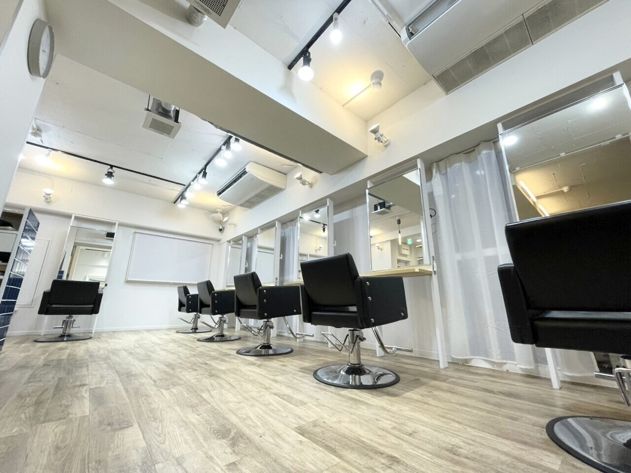 【茶屋町】≪歩合40%還元≫≪完全週休2日制≫≪社会保険完備≫≪月2回まで土日休みOK≫≪有給消化率100%≫≪社会保険完備≫技術特化型、高単価サロン!文句なしの高待遇!長く働ける環境づくりをしています!「ioe 茶屋町(イオエチャヤマチ)」からスタイリスト(美容師)の求人☆★