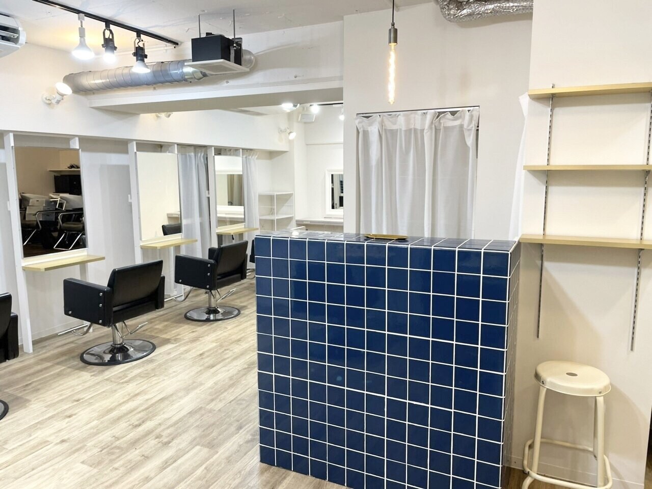 【茶屋町】≪歩合40%還元≫≪完全週休2日制≫≪社会保険完備≫≪月2回まで土日休みOK≫≪有給消化率100%≫≪社会保険完備≫技術特化型、高単価サロン!文句なしの高待遇!長く働ける環境づくりをしています!「ioe 茶屋町(イオエチャヤマチ)」からスタイリスト(美容師)の求人☆★