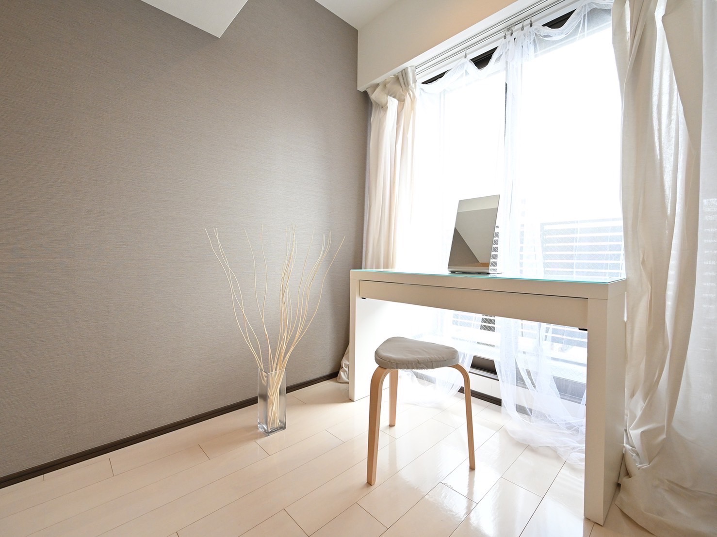 【西大橋】≪最大70％還元≫≪高還元率≫≪髪色・ネイル自由≫少人数サロンでスタッフ間の距離が近いのが特徴のサロン「Lino.（リノ）」からアイリスト（まつげエクステ・まつげパーマ）の求人★★