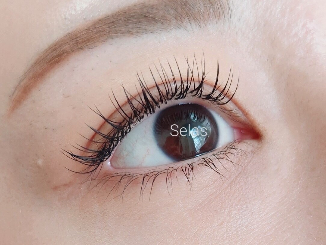 【梅田】≪選べる雇用形態≫≪最大70％還元≫≪高還元率≫≪髪色・ネイル自由≫少人数サロンでスタッフ間の距離が近いのが特徴のサロン「Selas（セラス）」からアイリスト（まつげエクステ・まつげパーマ）の求人★★