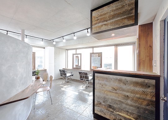 【田町】≪営業時間内レッスンOK≫≪最短1年半でデビュー可能≫効率的に学びながらデビューを目指すことができます！離職率が低く、長く活躍できるアットホームサロン！「Lebens（レベンス）」からアシスタント（美容師）の求人☆★