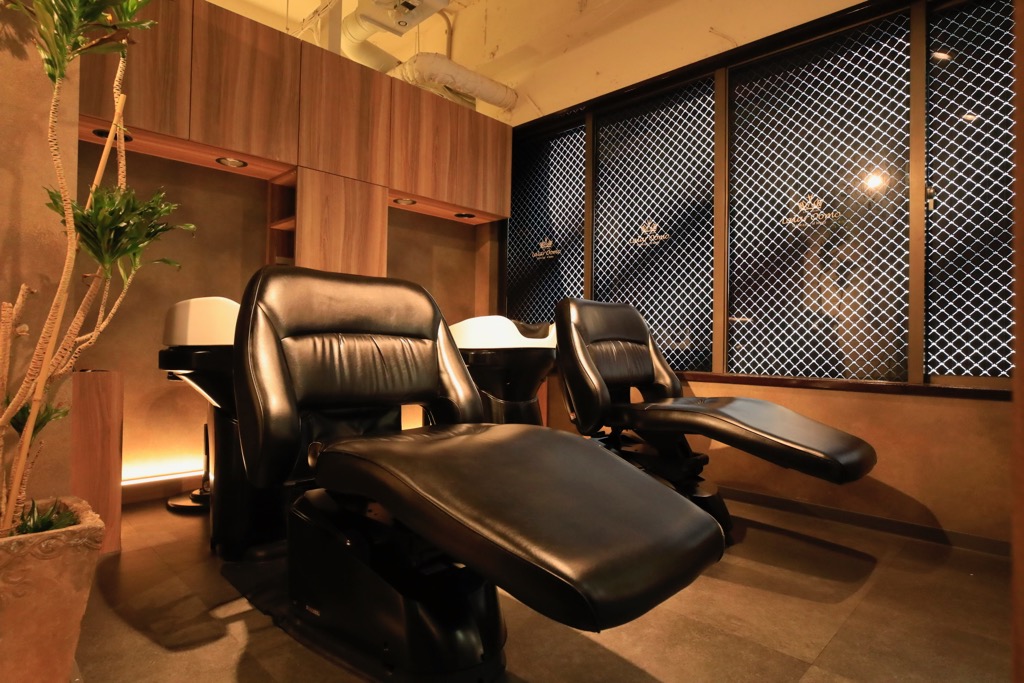 【新宿】◆完全週休2日制・土日休みOK・社会保険完備◆営業時間内に効率よくレッスンし早期デビューが可能！ホワイトな就業条件も魅力です！チームワークを重視し、人間関係のストレスが少ないサロン「LaLarOomo（ララルーモ）」からアシスタント（美容師）の求人★☆