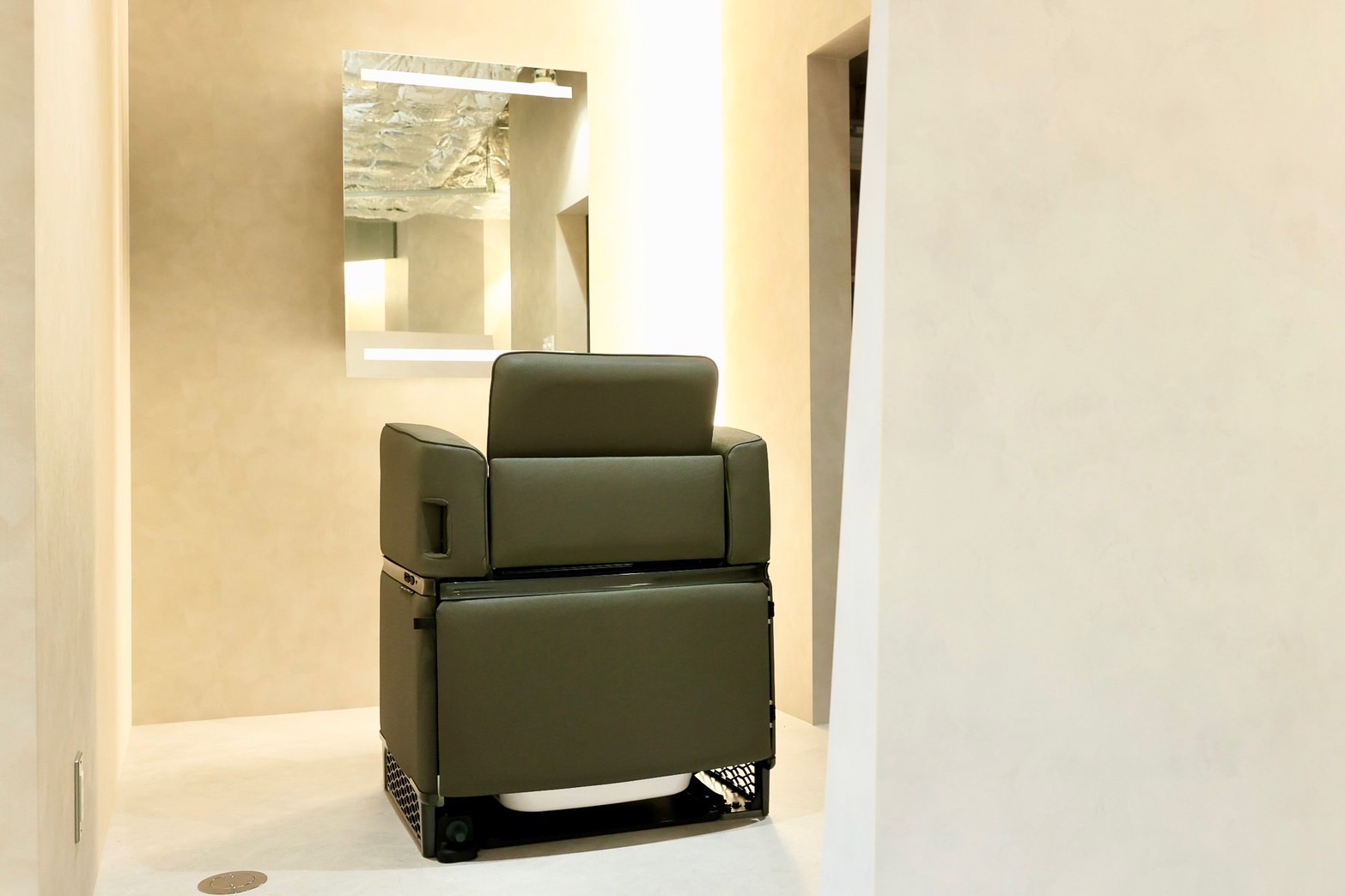 【渋谷】◆完全週休2日制・土日休みOK・社会保険完備◆前職の給与を保障し転職の不安を少なく勤務開始できます。日々改善されるホワイトな就業条件も魅力です!チームワークを重視し、人間関係のストレスを極力排除!「LaLarOomo 渋谷公園通り店(ララルーモシブヤコウエンドオリテン)」からスタイリスト(美容師)の求人★☆