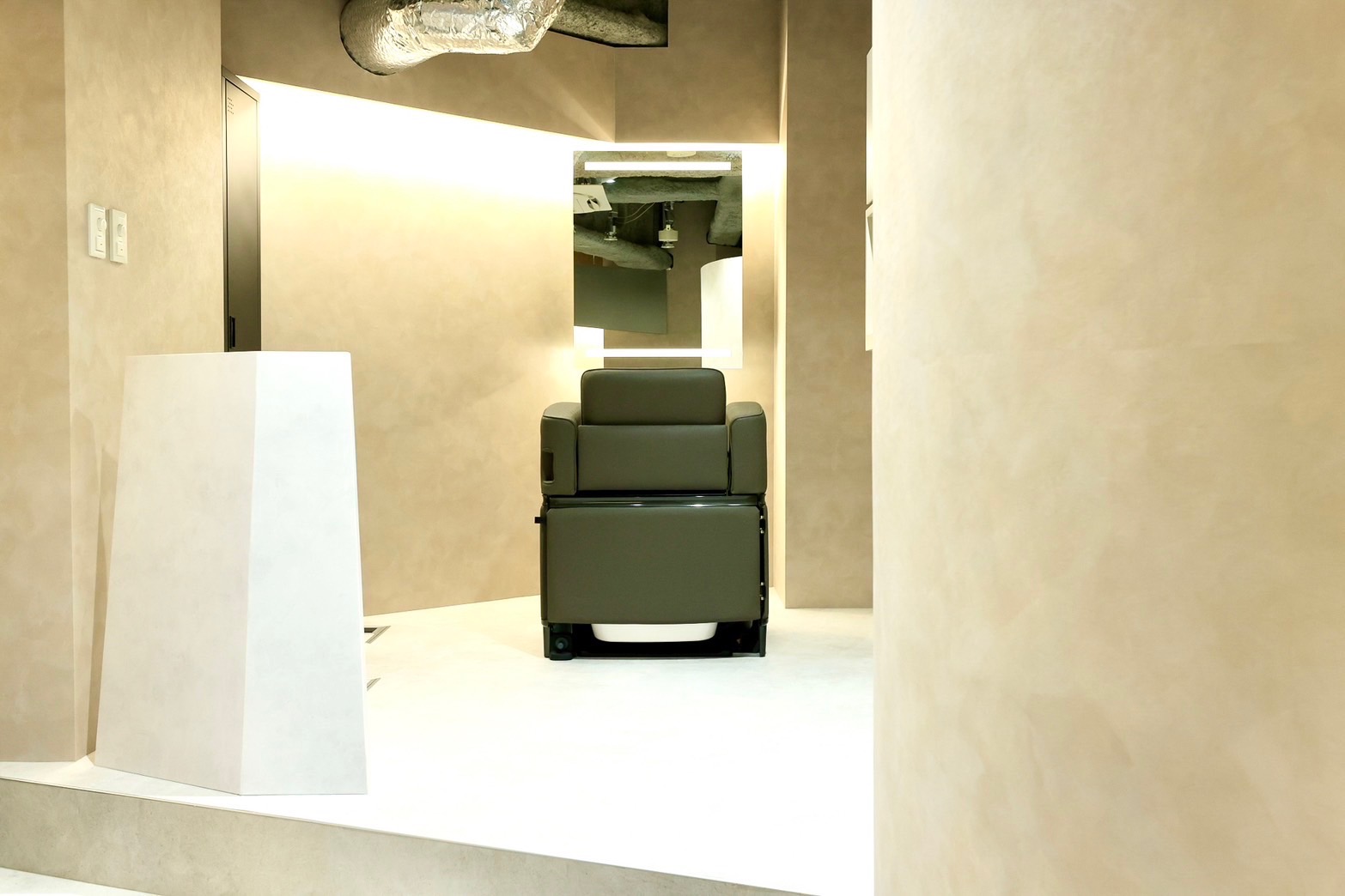 【渋谷】◆完全週休2日制・土日休みOK・社会保険完備◆前職の給与を保障し転職の不安を少なく勤務開始できます。日々改善されるホワイトな就業条件も魅力です!チームワークを重視し、人間関係のストレスを極力排除!「LaLarOomo 渋谷公園通り店(ララルーモシブヤコウエンドオリテン)」からスタイリスト(美容師)の求人★☆