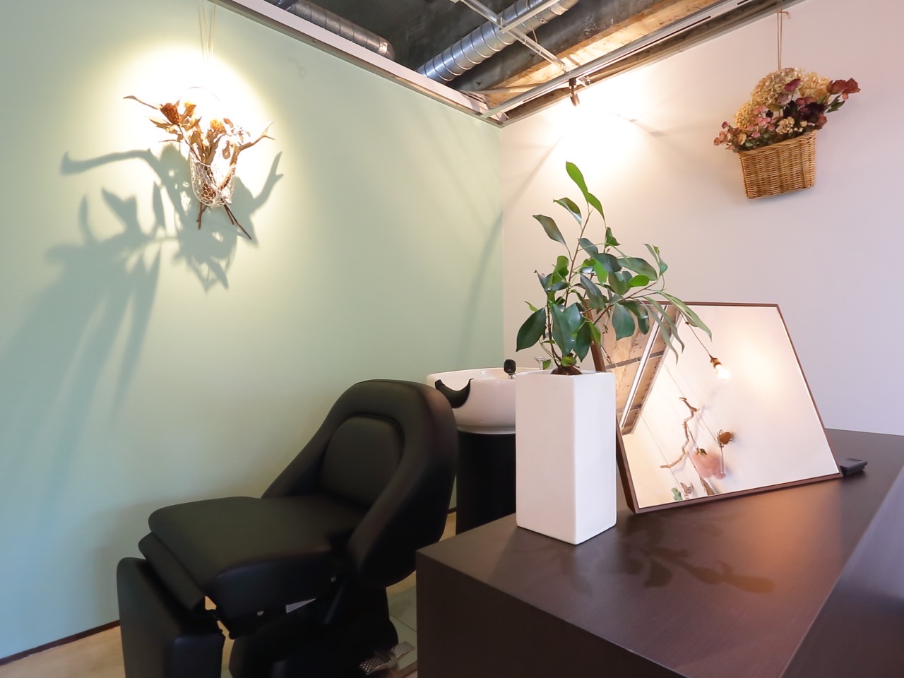 【彦根駅】≪ママさん美容師も歓迎≫≪社会保険完備≫≪月8日休み≫≪土日休み可能≫小規模のプライベートサロン◎地域密着型のサロンなので幅広いお客様に携われます！「Aletta（アレッタ）」からスタイリスト（美容師）の求人★☆