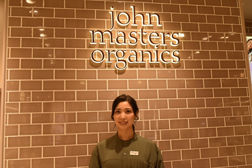 【烏丸】≪実働7時間50分・休憩70分≫≪社保完備≫≪夏季冬季休暇、誕生日休暇、有給休暇などお休み充実≫≪書籍購入・美容代補助・アロマテラピー検定・TOEIC検定・スポーツジム会費負担など福利厚生充実≫オーガニックコスメが好きな方必見!「john masters organics 大丸京都店(ジョンマスターオーガニックダイマルキョウトテン」から販売員の求人☆★